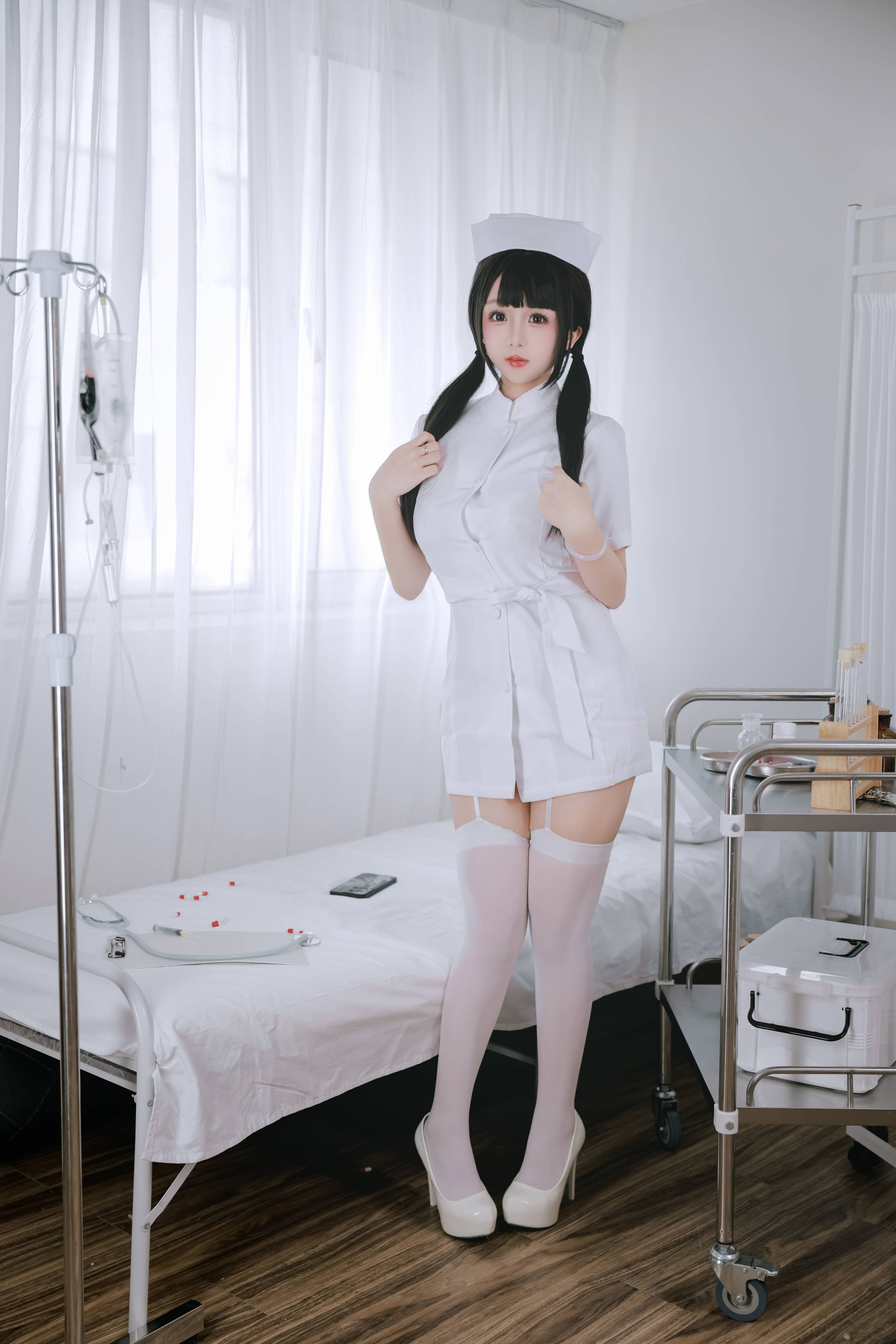 日奈娇 – 诊所护士